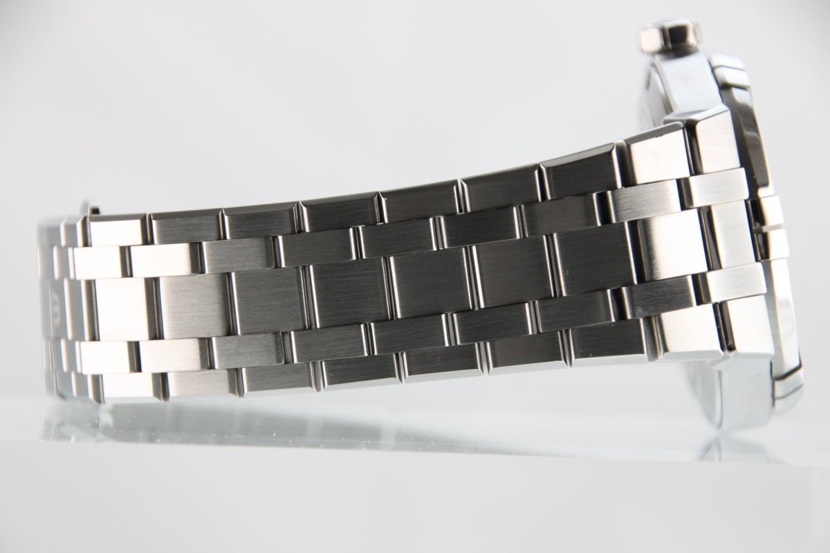 Used Maurice Lacroix Aikon Automatic AI6008 - SS002 - 330 - 1 Black Dial 42mm - RYBrandshop