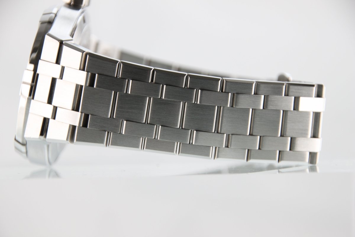 Used Maurice Lacroix Aikon Automatic AI6008 - SS002 - 330 - 1 Black Dial 42mm - RYBrandshop