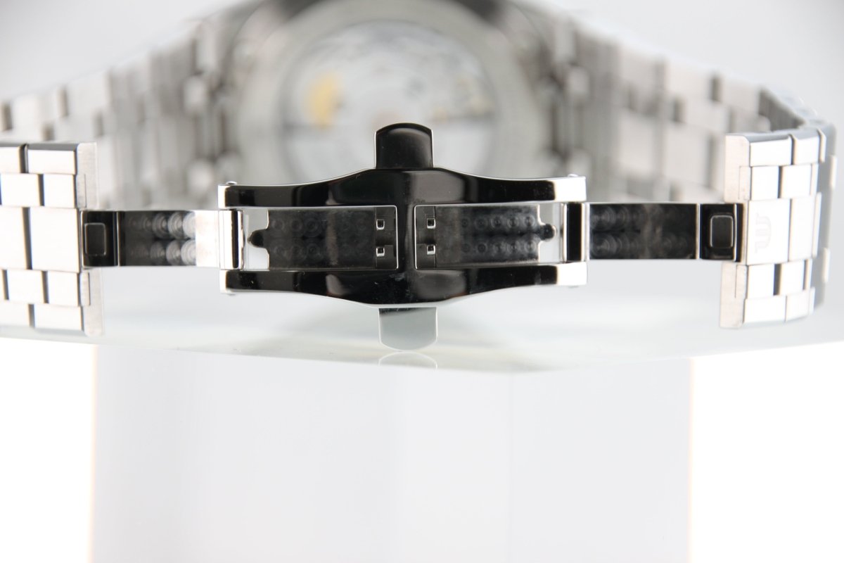 Used Maurice Lacroix Aikon Automatic AI6008 - SS002 - 330 - 1 Black Dial 42mm - RYBrandshop
