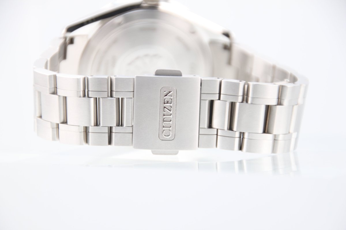 Used The CITIZEN AQ4100-57B High-Accuracy Eco-Drive Titanium Silver Dial w/B&P - RYBrandshop